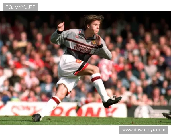 门兴格拉德巴赫发布经典复古球衣，致敬辉煌历史